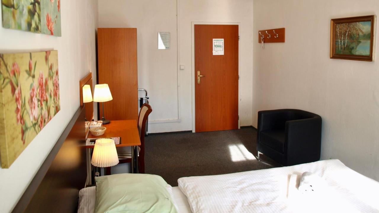Pension Village Karlsbad Exterior foto